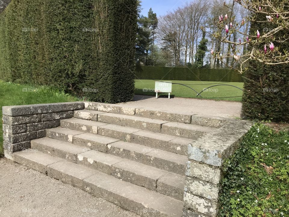 Step up on a lovely crisp and sunny day to the beauty of some classic country gardens, presented with finesse.