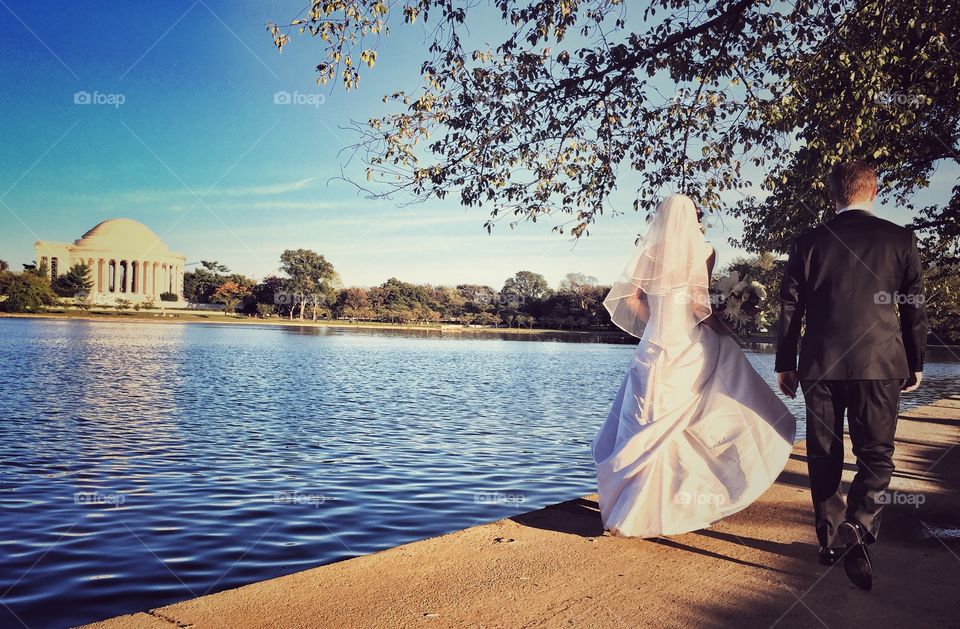 Newlywed couple walks on the banks of Potomac River in Washington DC