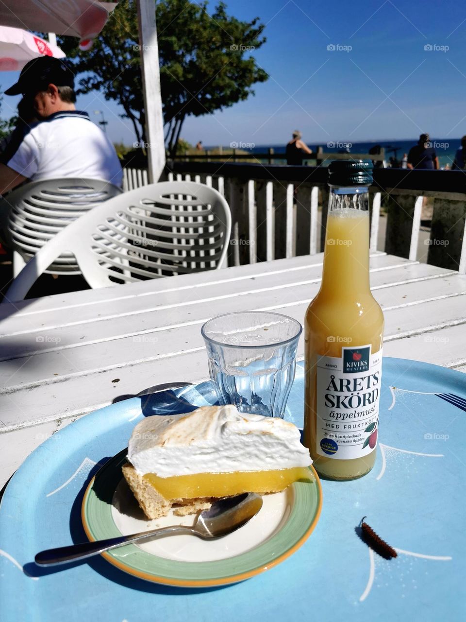 Lemon meringue pie and apple juice