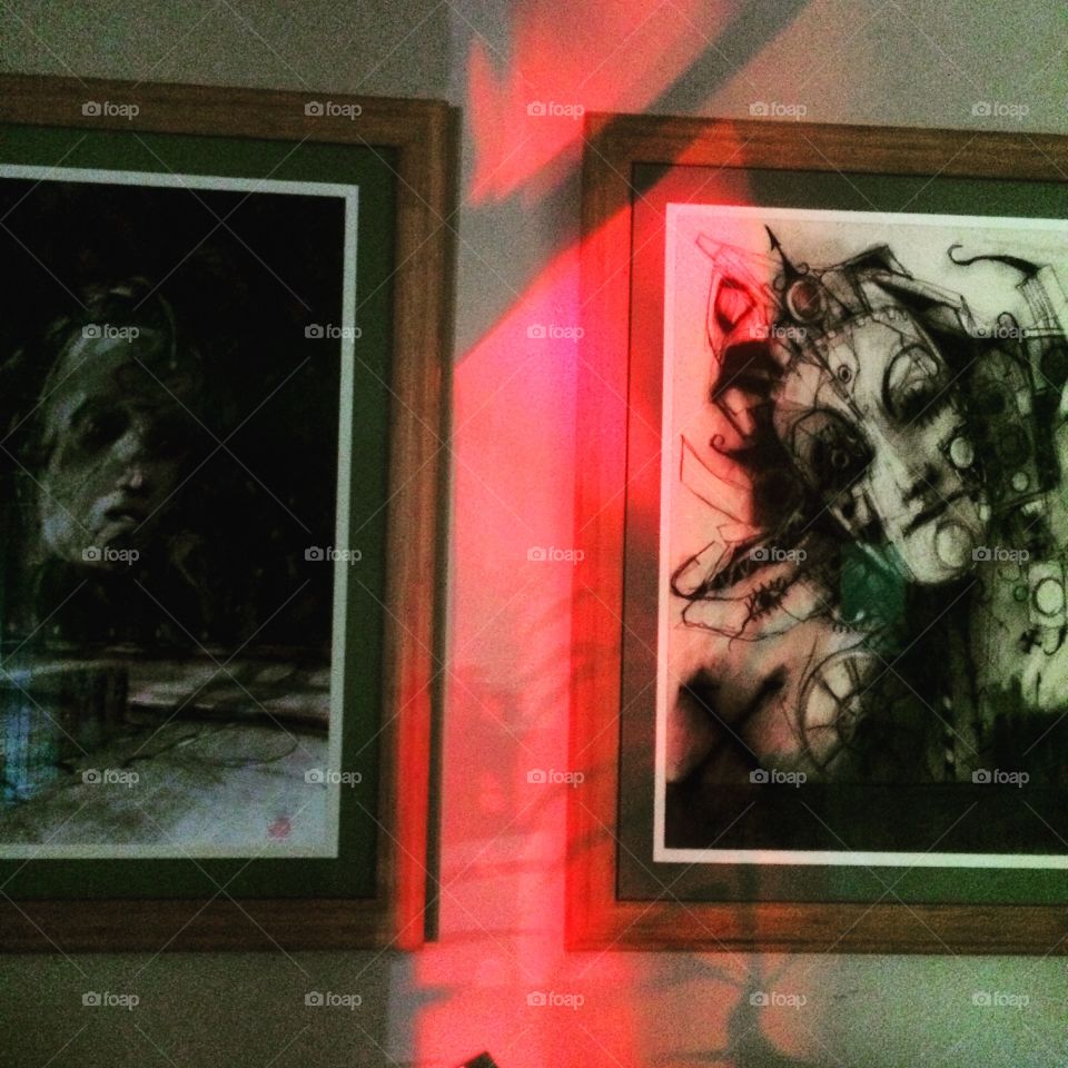 Light reflection on art work