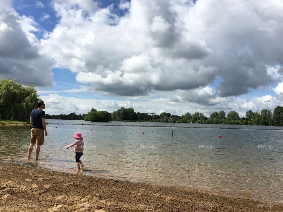 Early summer paddling, Cotswold Water Park, UK