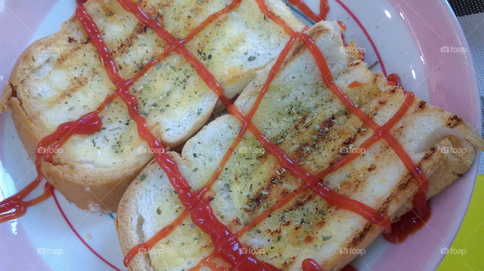 Garlic bread with cheese and tometo sauce.