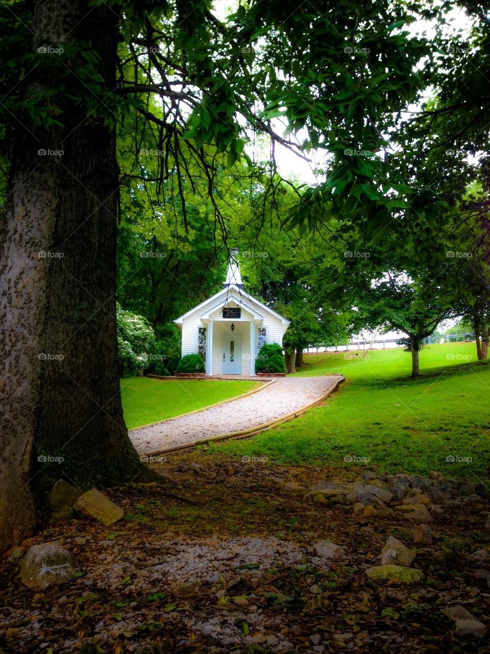 White chapel . Church 