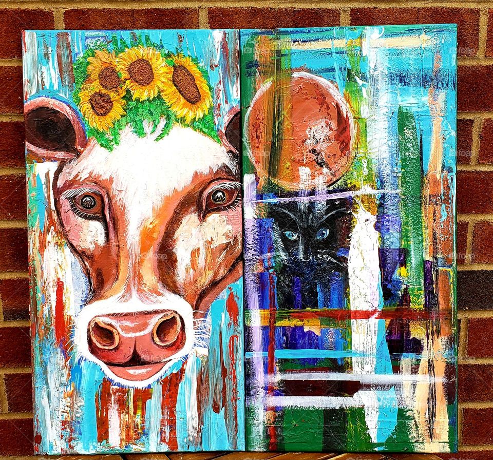 Una vaca pintada en abstracto y otro cuadro similar, son dos en realidad pero me gusta como quedó