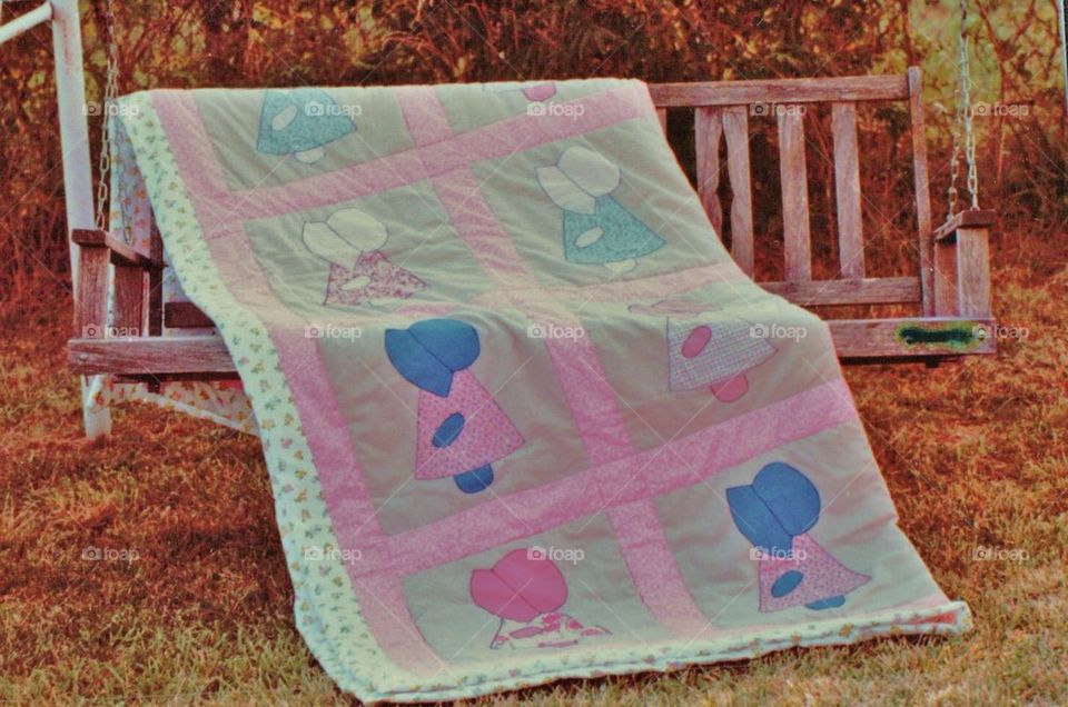 Sun Bonnet Sue quilt in swing