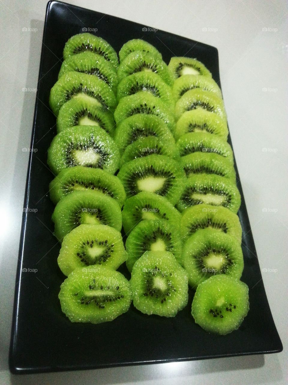 kiwi
green
fruit
health
delicious
good
food