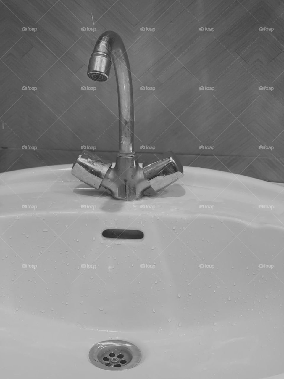 A basin mixer tap is the ultimate in function and form conveniently blending hot and cold water to give you the ideal and balanced water temperature…!