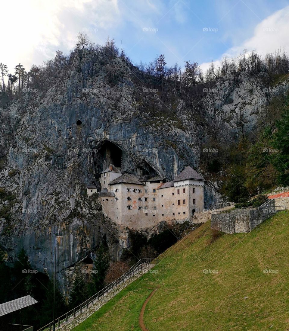 predjama castle