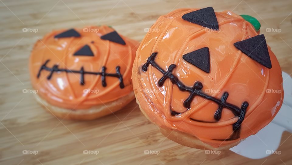 halloween pumpkin donuts
