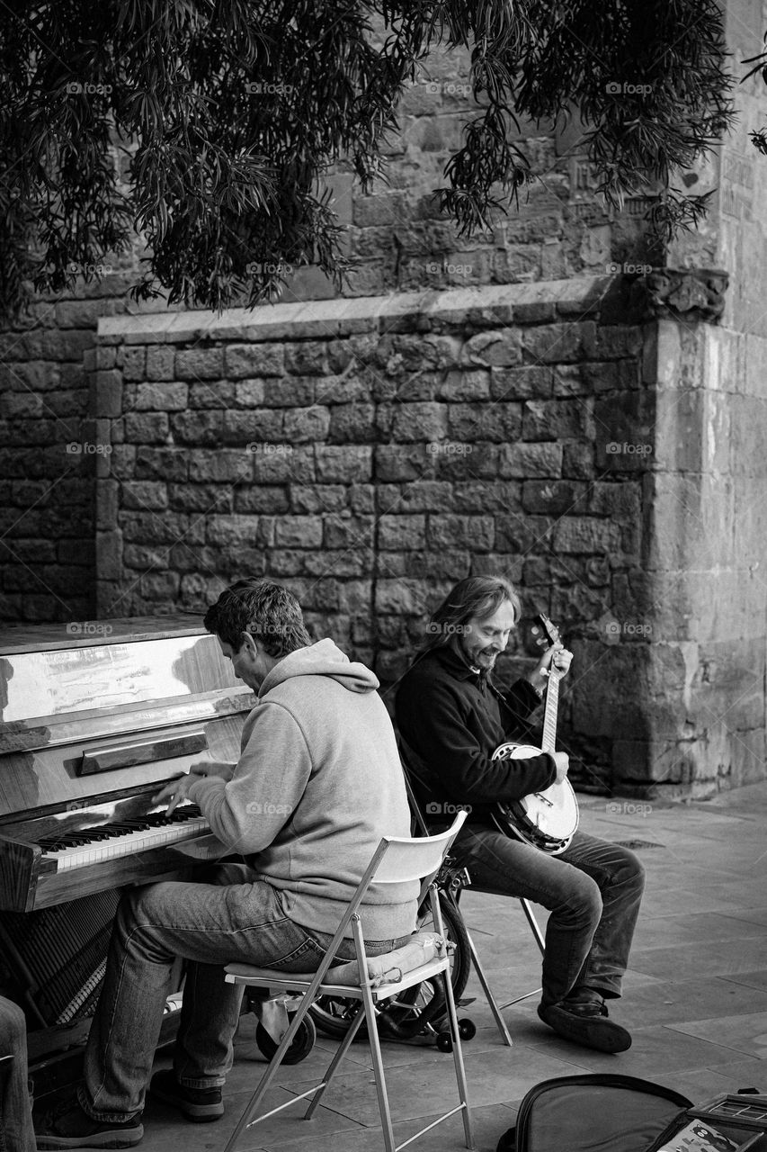 Musicians in Barcelona Gotico quarter