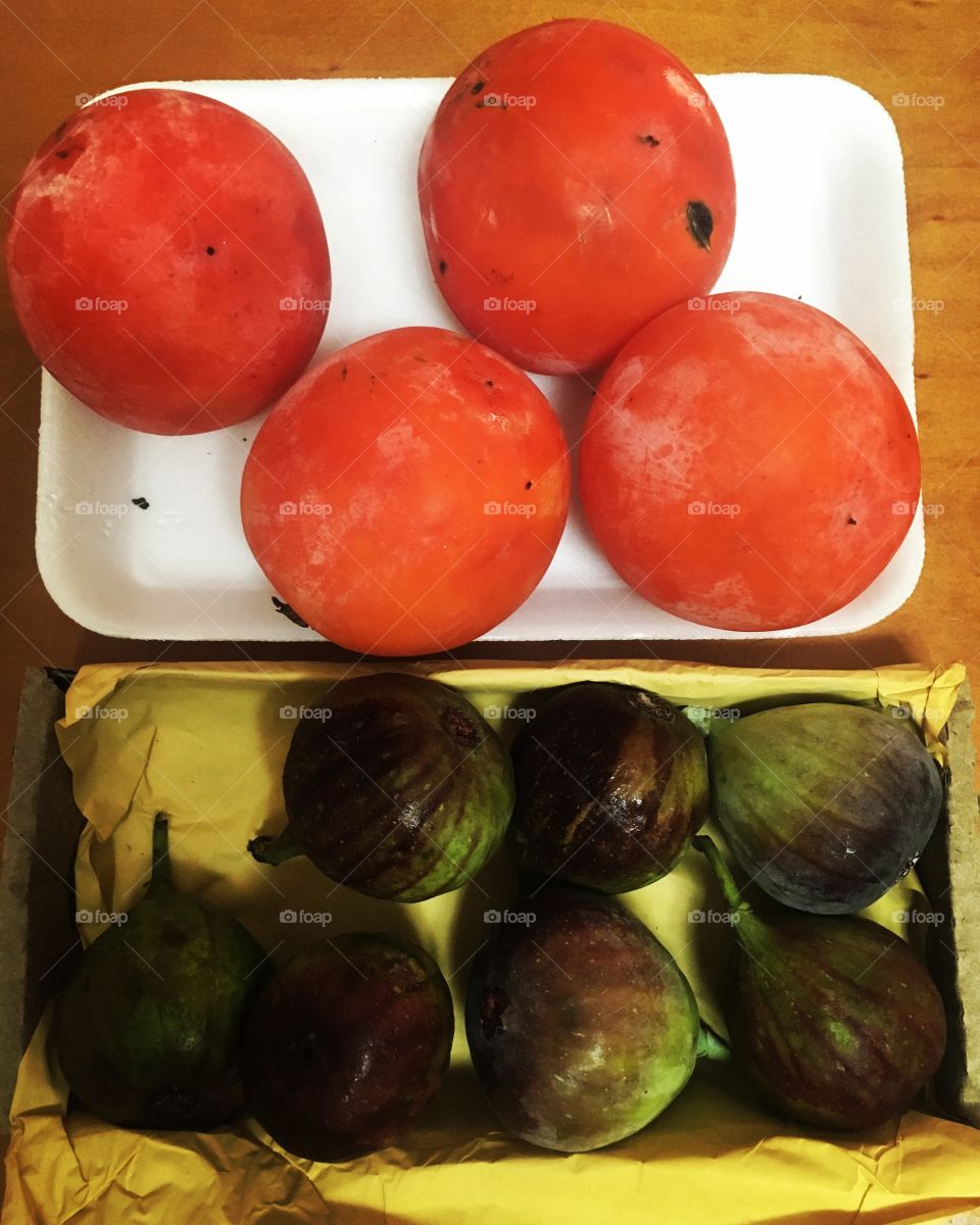 Comprei as duas #frutas mais deliciosas da face da #Terra: #CAQUI e #FIGO!
O primeiro de Itatiba, o segundo de Valinhos. Ambos saborosíssimos!
😋 
#saúde #comida #fruta #delícia #fome