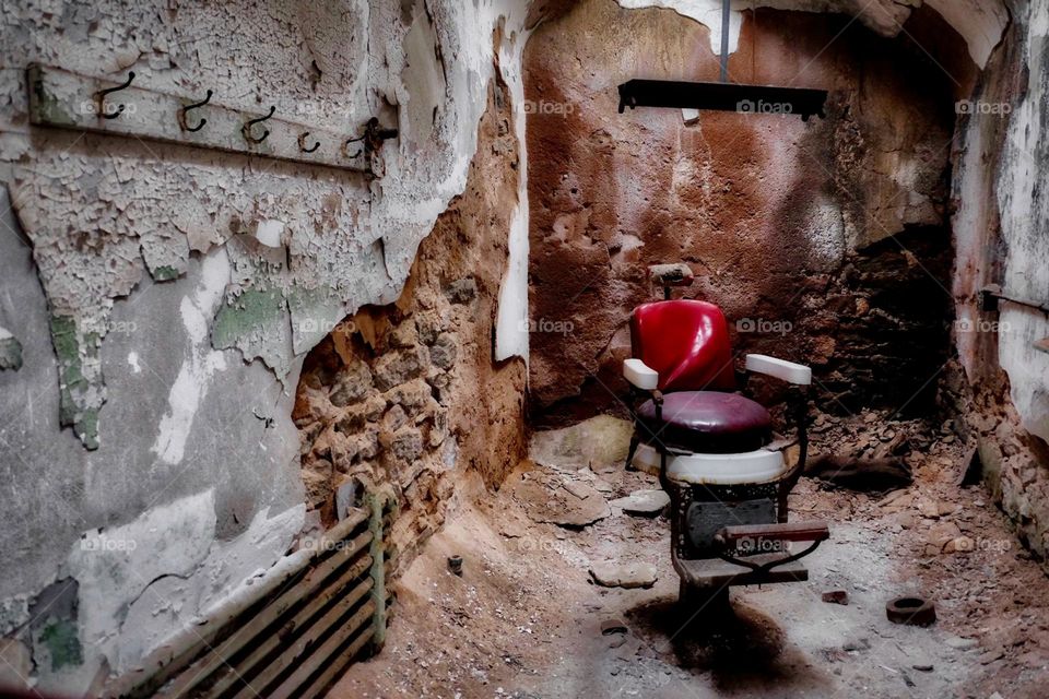 Abandoned penitentiary barbershop, abandoned buildings are scary, the emotion of fear from a building, scary places that are abandoned, abandoned barbershop chair, buildings decay captured, scary buildings in the USA, haunted buildings 