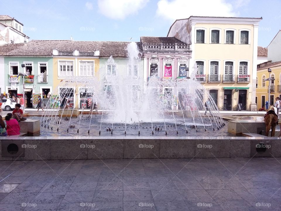 Fountain of water, ferrante and enchanting, attracting attention of all who pass in the place