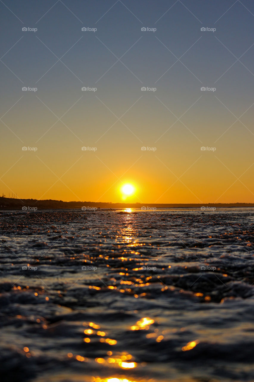 Замерший берег моря.