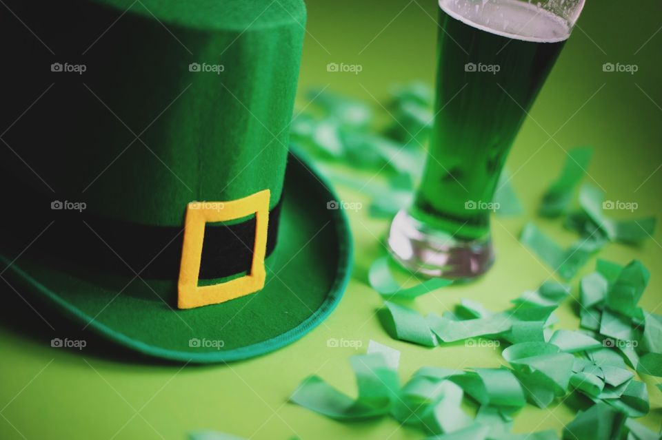 St. Patrick's day, green, leprechaun, beer, green beer, paraphernalia, Ireland, Irish, March 17, clover, lucky, luck, good luck, coins, wealth, hat, leprechaun, pot, confetti, holiday, Wallpaper, background, spectacles, carnival, karnavalnye glasses, green hat, celebration, parade, cocktail, drink, drinking, alcohol, Mixology, drink, top, minimal, festival, party, March, event, accessories, festival glasses, spring, deep green, green, grass, thematic, national, tradition, traditions, traditional, St. Patrick, Patricks, Saint Patrick, patricks, still life,