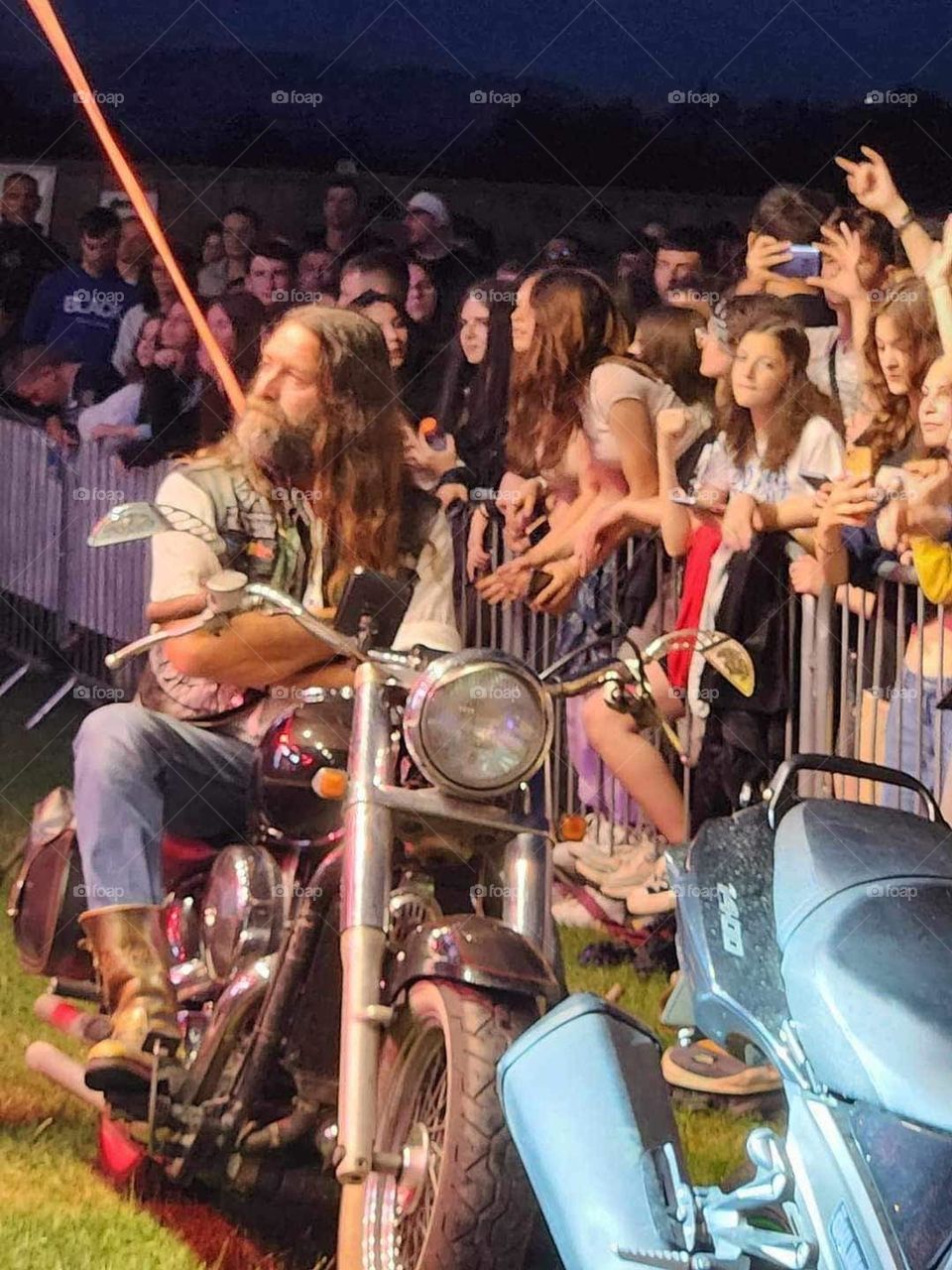 Introducing the crowds revolution mission