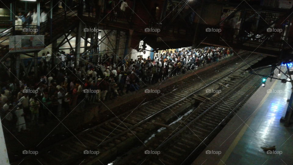 crowd waiting at Mumbai local train station, India.