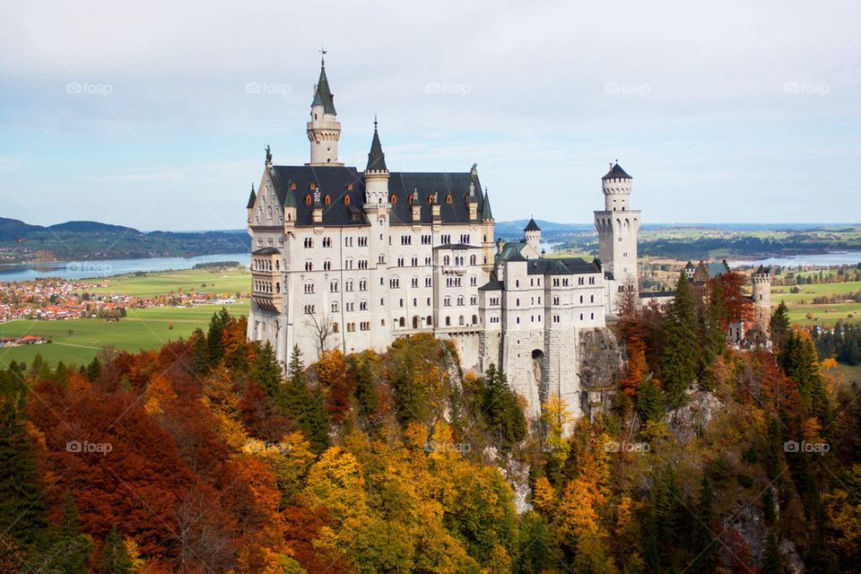 View of Schloss Neuschwanstein during autumn