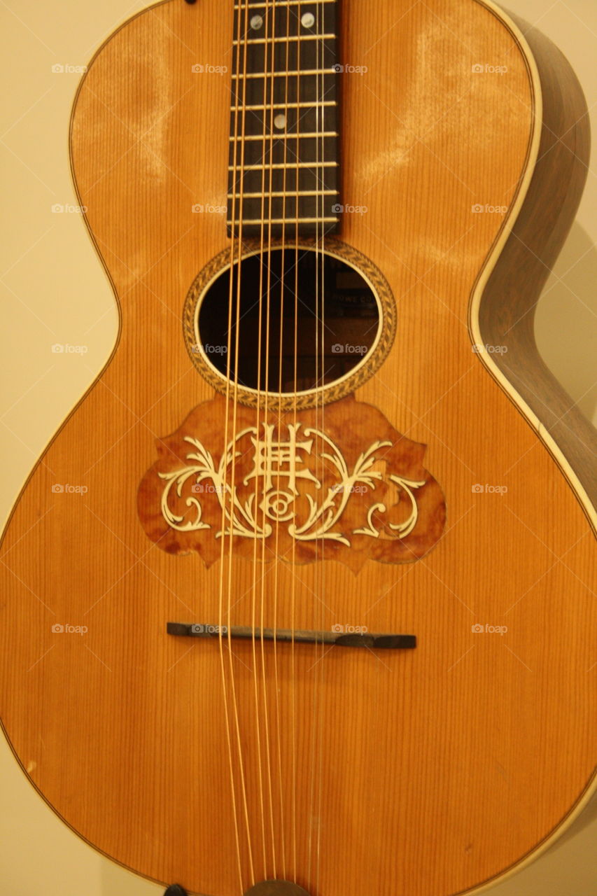 Wood, Instrument, Bowed Stringed Instrument, Guitar, Music