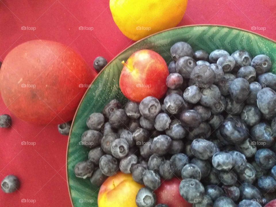 This picture was done on my dining table it has blueberries baby peaches pomegranate and lemon. as you will see I love working with very bright colors I just makes me very happy everything bright!!!😊