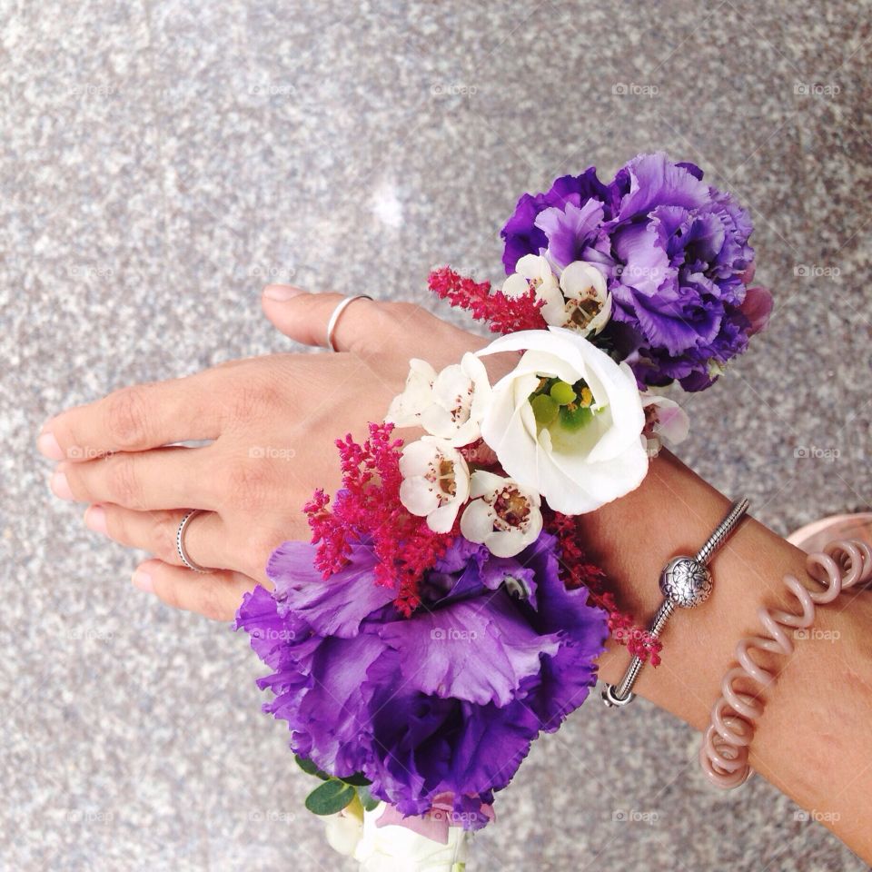  Bridesmaid flower bracelet 