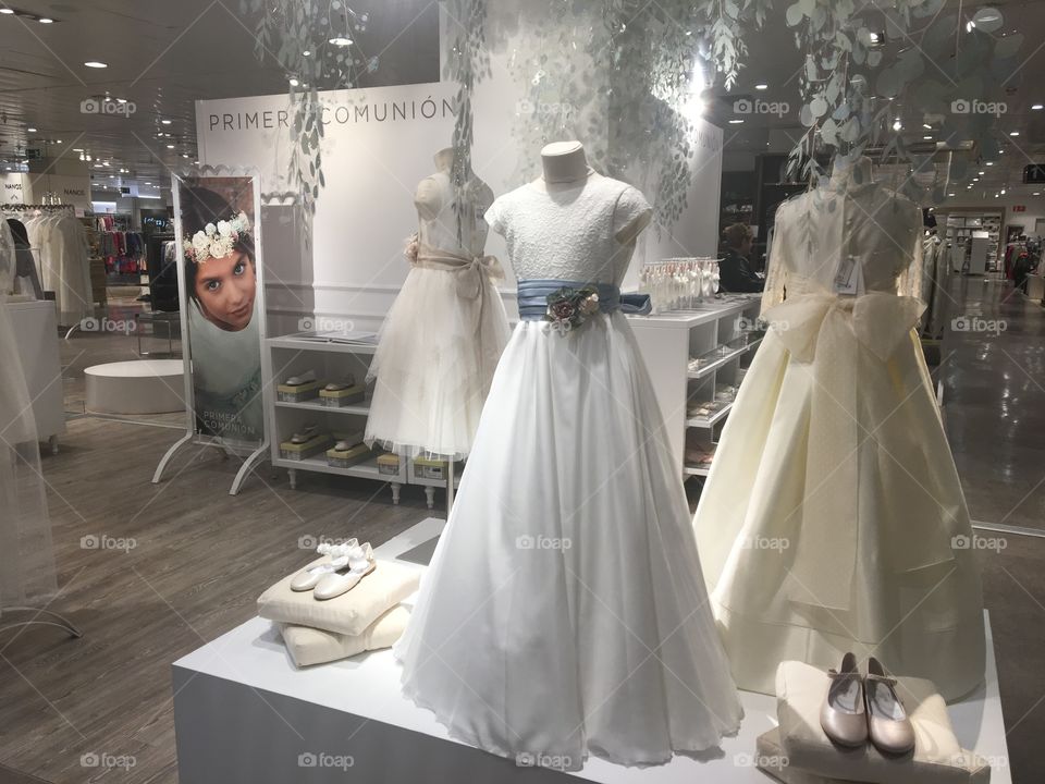 White dresses for first communion in Spain