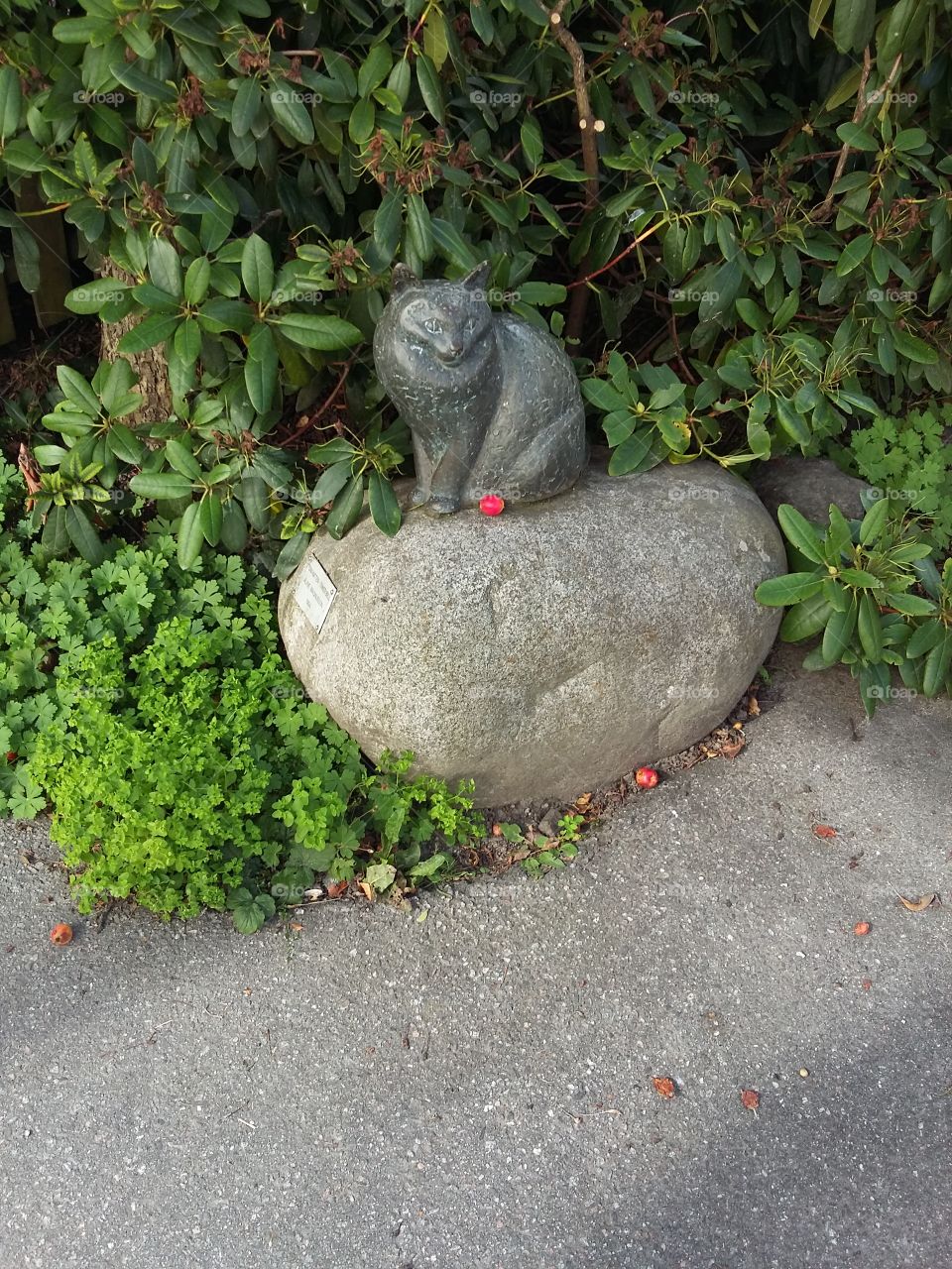 Cat statue in Sweden