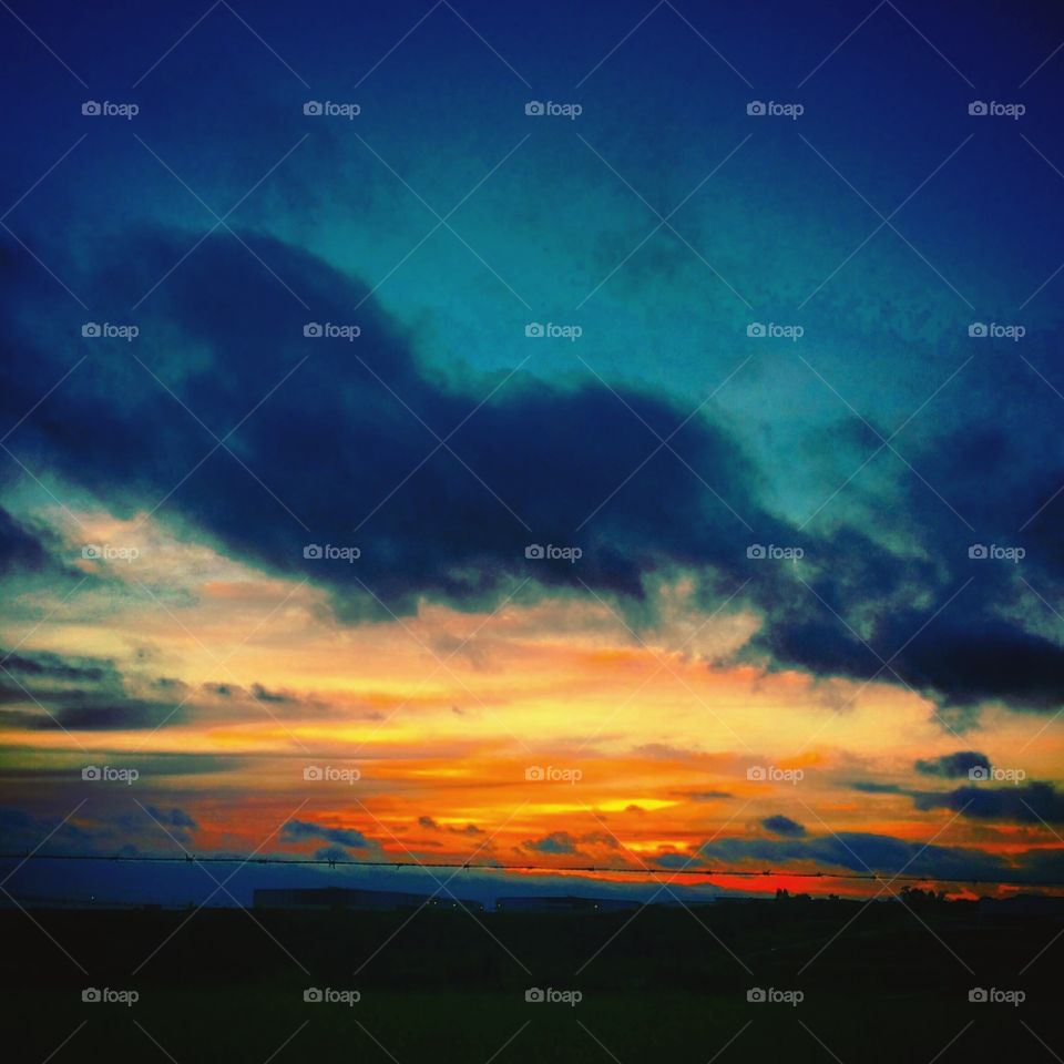 🌅Desperta, #Jundiaí, mesmo com o #céu lusco-fusco depois da #chuva da madrugada.
Ótimo #Sábado a todos nós!
🍃
#sol
#sun
#sky
#photo
#nature
#manhã
#morning
#alvorada
#natureza
#horizonte
#fotografia
#paisagem
#inspiração
#amanhecer
#mobgraphy
#FotografeiEmJundiaí