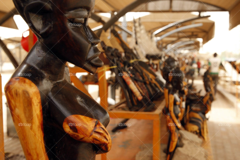 The ebony wood, which is imported from southern Sudan, is considered to be the best wood in the ceramics industry, which has benefited the people of South Sudan and the market of ceramics and handicrafts from the popular markets of tourists in Sudan