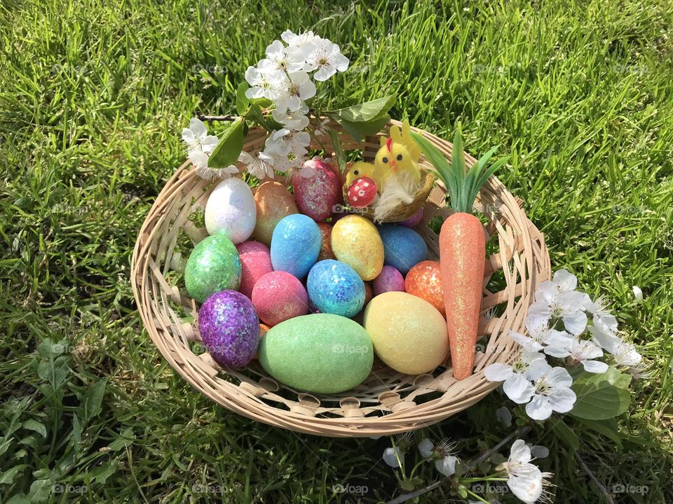 Basket of colorful easter eggs 