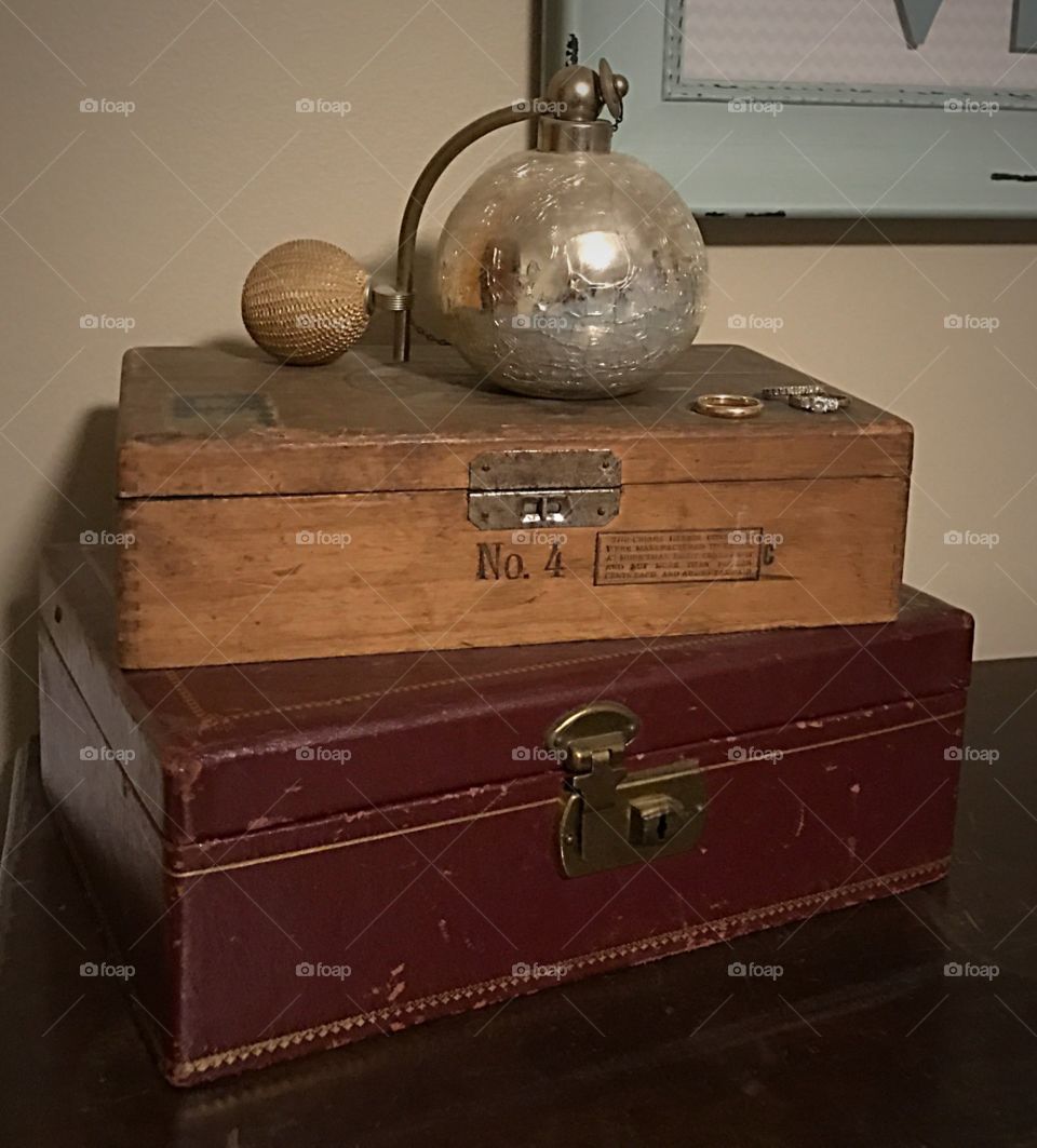 Vintage dresser and atomizer 