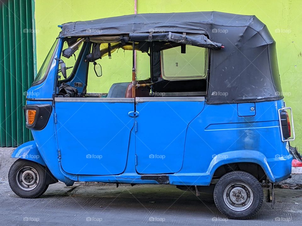 is this a bajaj or a tuktuk?🛺👈😁