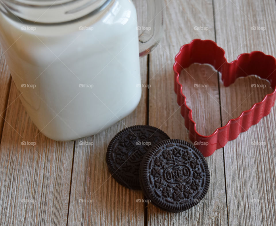Oero cookies and milk