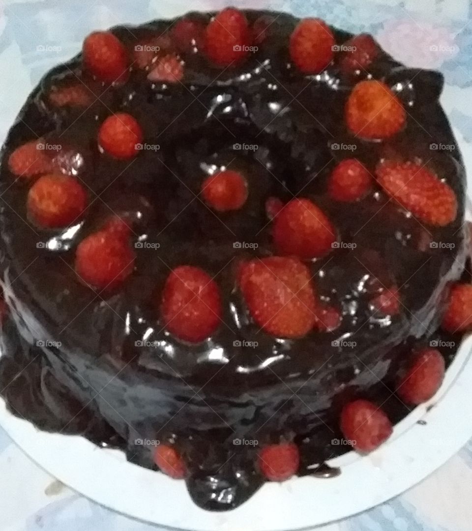bolo de chocolate com morango