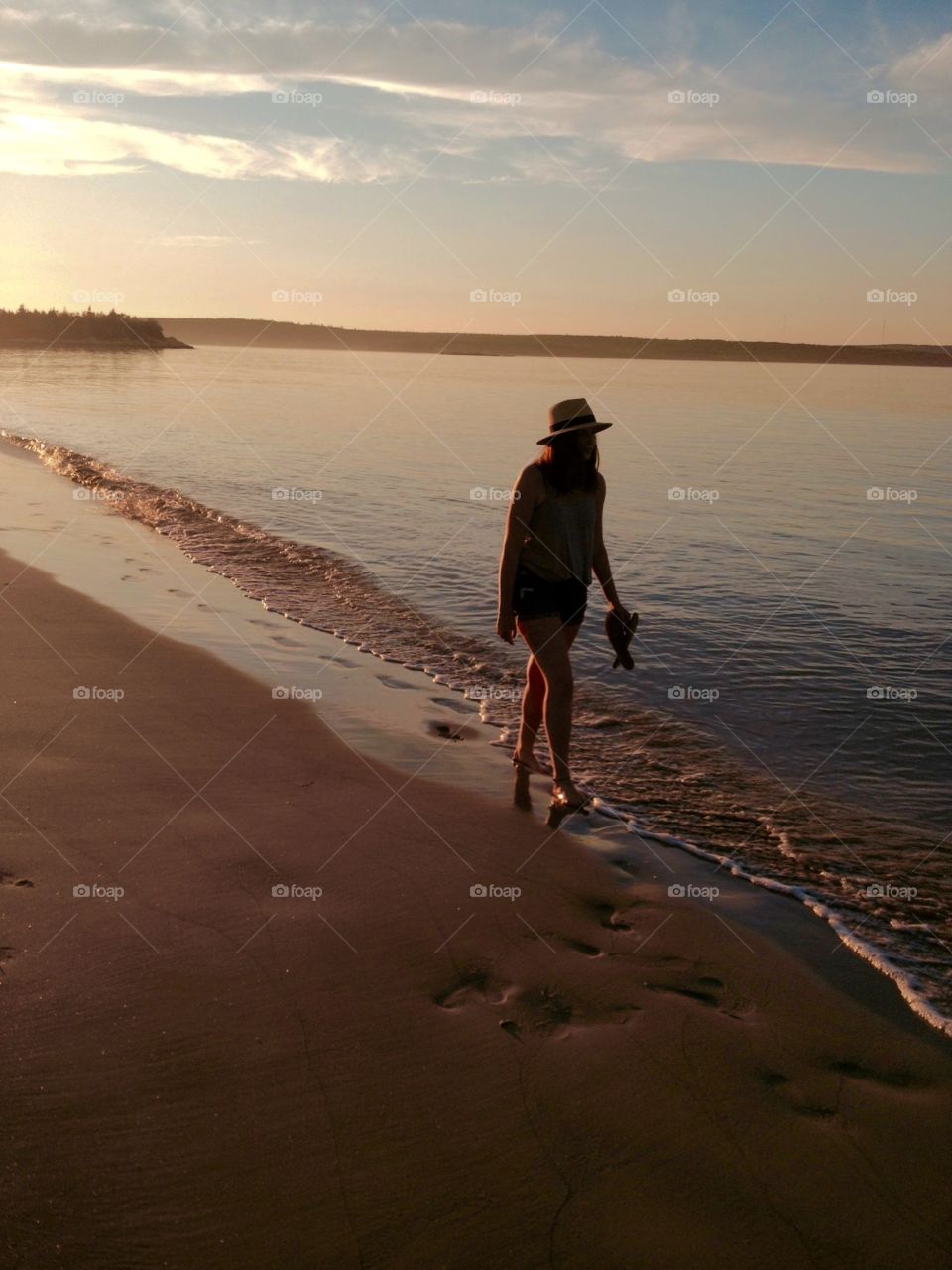 A peaceful scene, showing the tide rolling in.