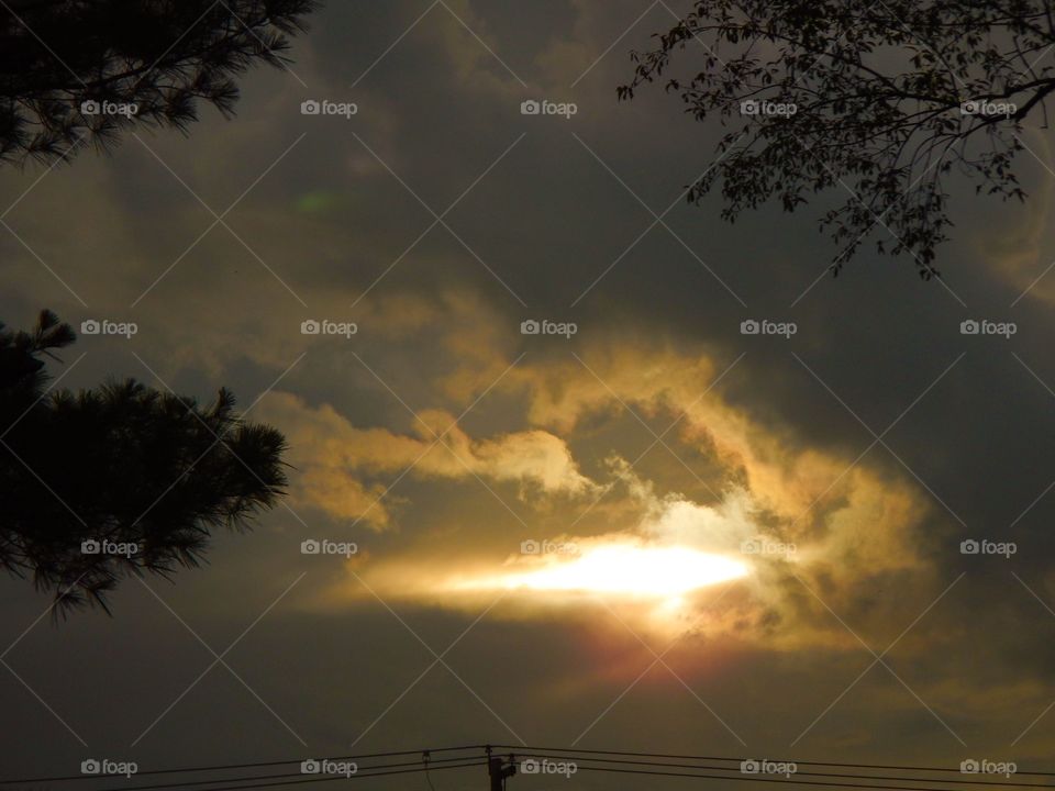 Beautiful sunset thru the clouds