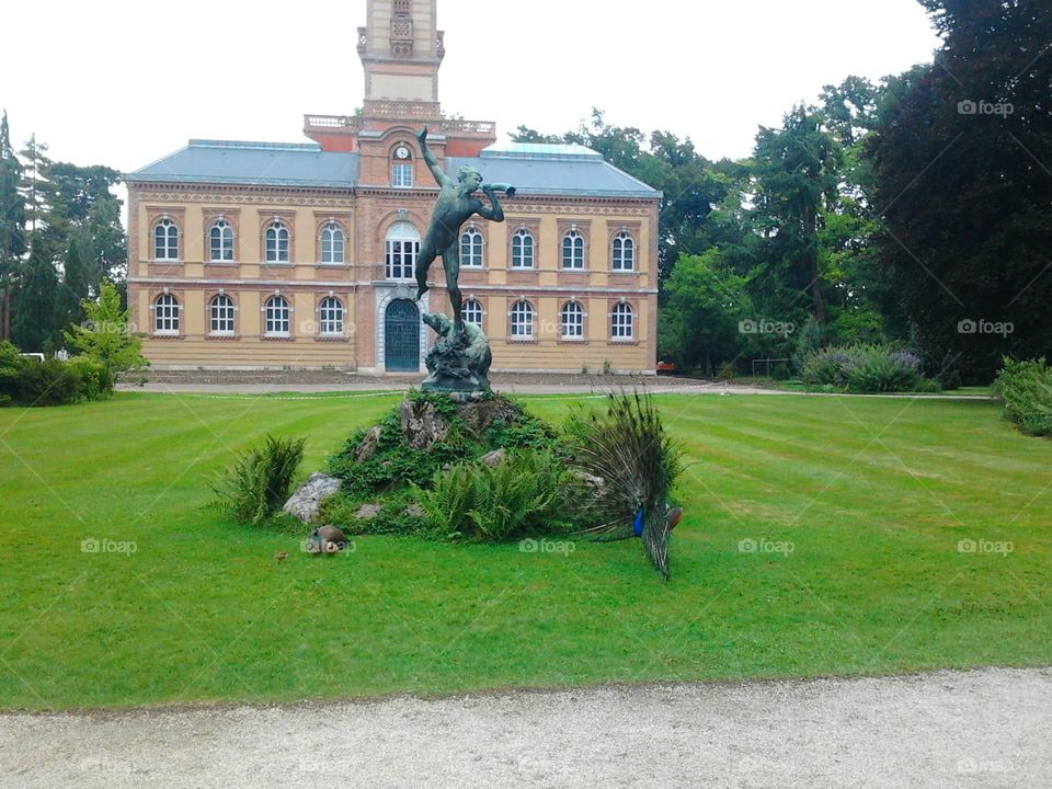 Monument and sculpture 