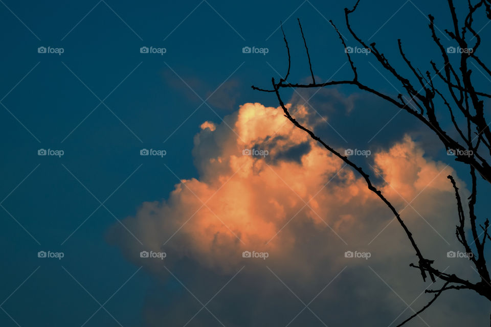 Sometimes looking at the sky makes us feel lonely.