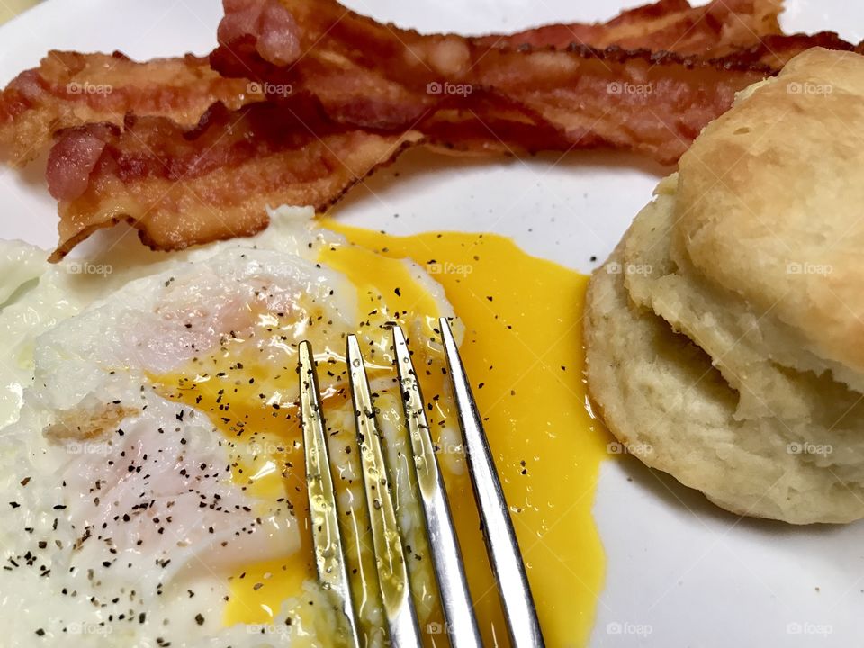 Fried egg bacon and biscuit
