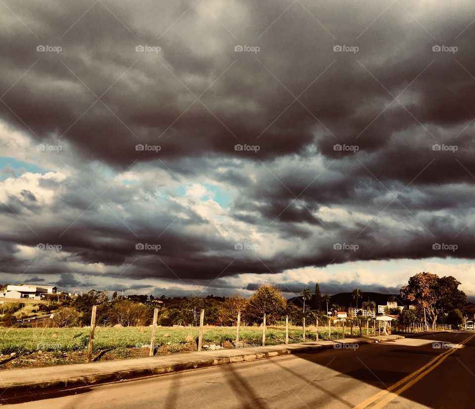 É, acho que vem #chuva...
☔️ 
#paisagem #fotografia #natureza #nuvens #horizonte #céu