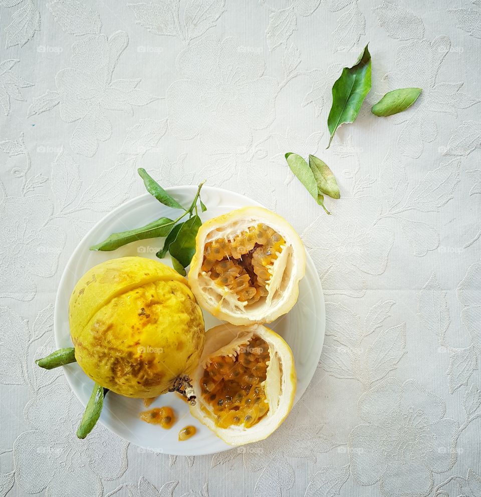 Passiflora Edulis - Passion Fruit