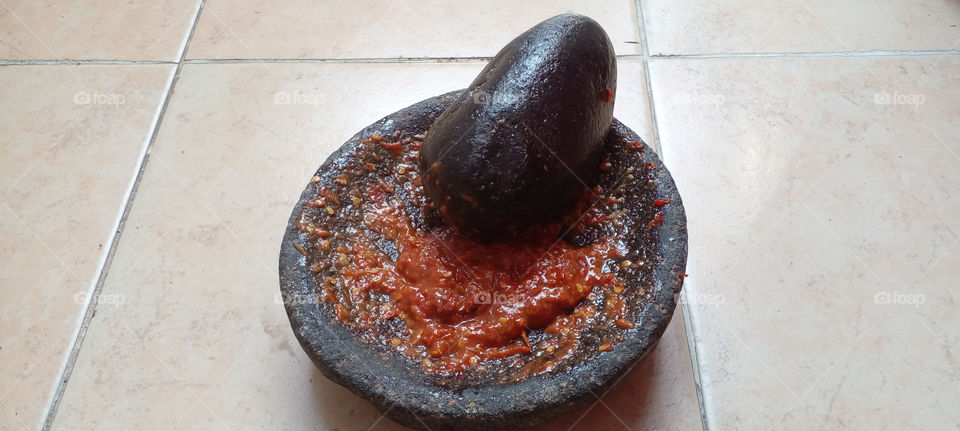 make chili sauce with mashed stones