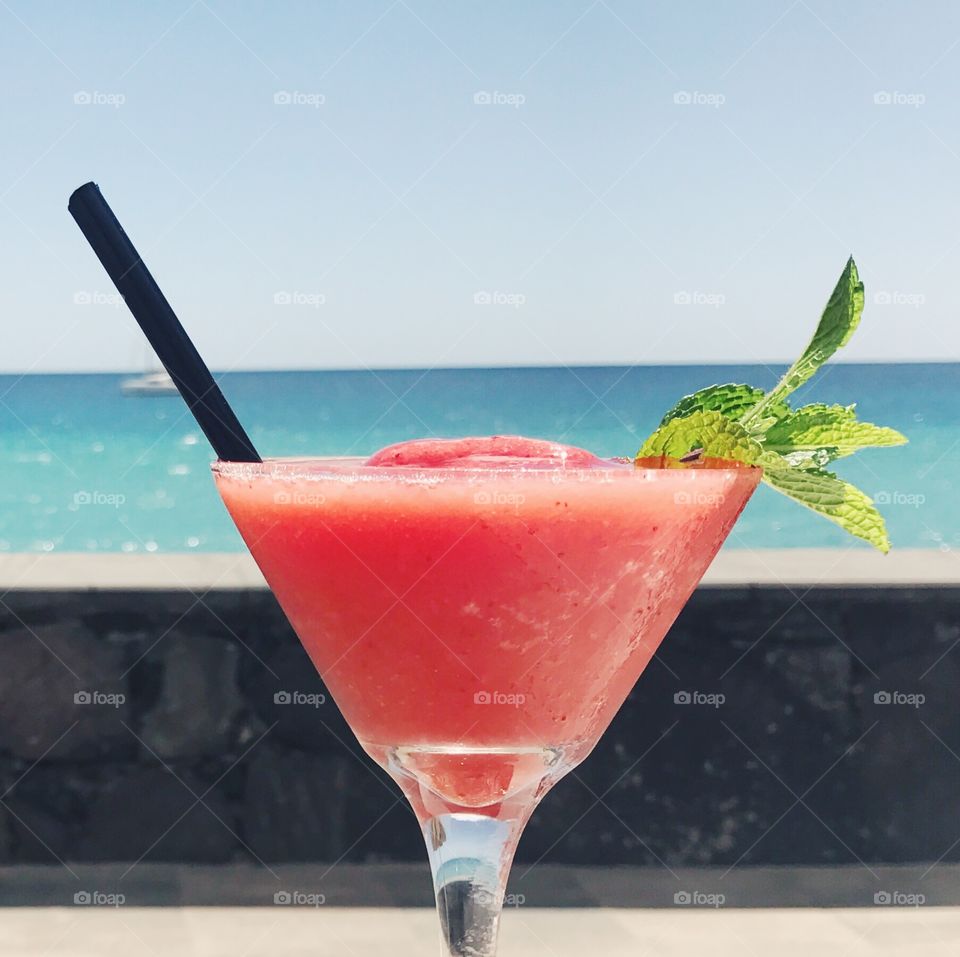 Cocktail with a view 🍓🍸