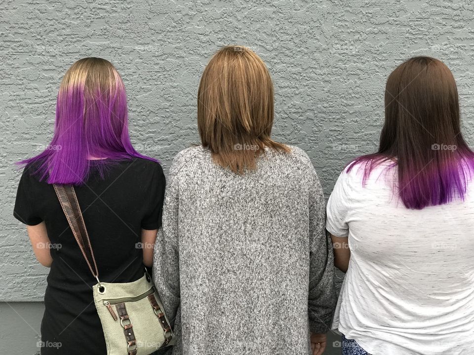 My daughters secret ritual is new hair styles & colour for back to school. My daughters have caught the colour bug from me & I take them for new styles & colours just before the end of summer break. This year its balayage & highlights/lowlights. 💜