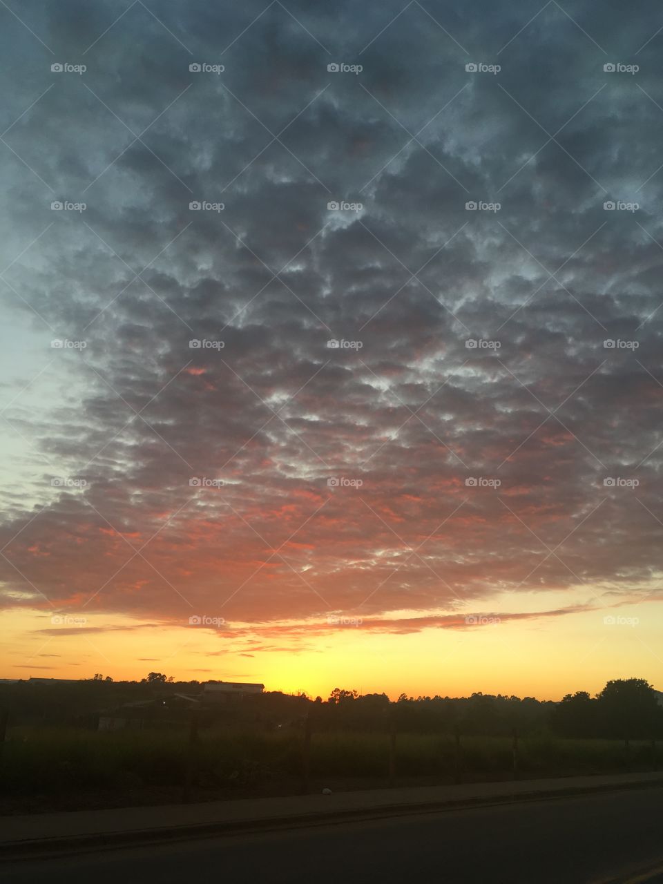 ☀️#Céu muito bonito de #natureza e #beleza indescritíveis (#SemFiltros)
Obrigado, #MãeTerra. 
🌱
#inspiração #amanhecer #morning #fotografia #paisagem #sun #céu #landscapes #nofilter