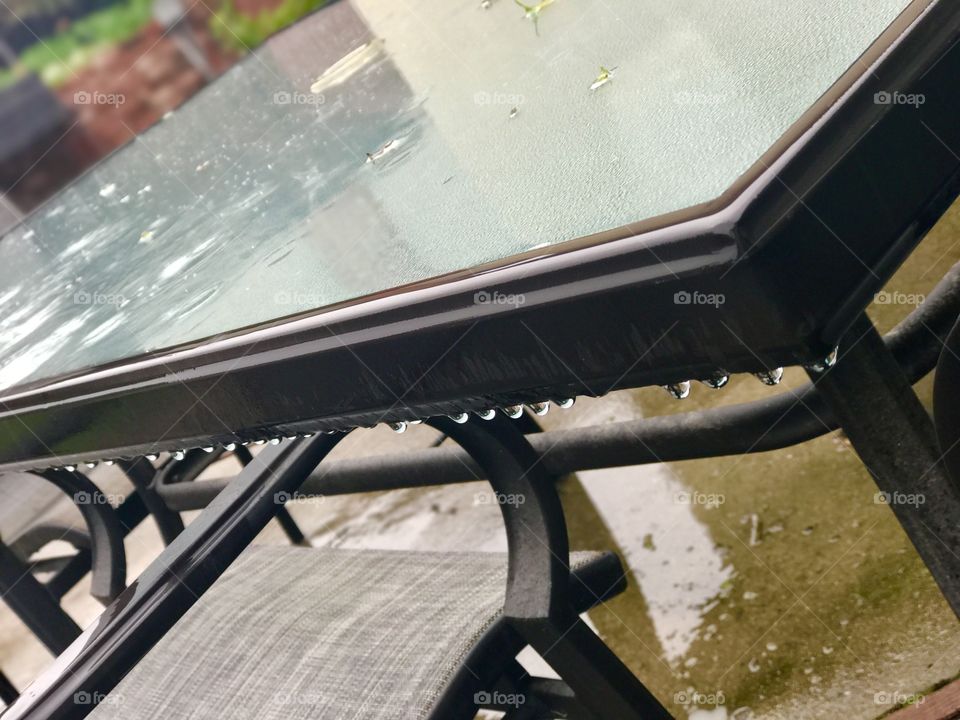 Table rain drops