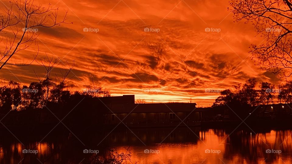 And who could refuse a fiery ending that will continues for a few minutes longer until Night make a Beautiful presence in our sky.