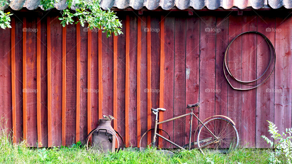 Abandoned bicycle by house