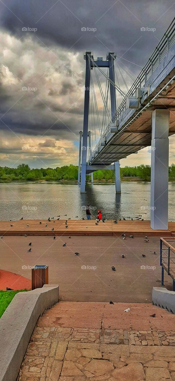 пешеходный мост на реке Енисей