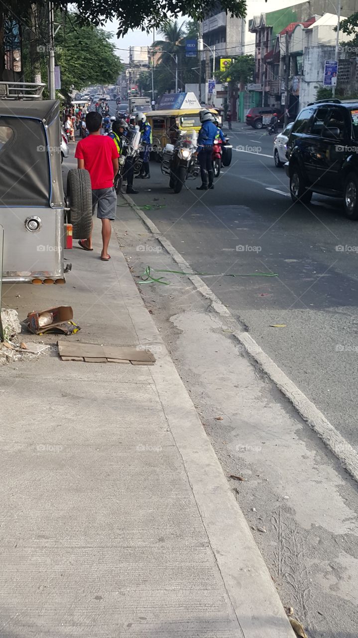 A ussual scene when LTO officers are deploy on the street. Stoping vehicle, checking for license and any traffic violation.